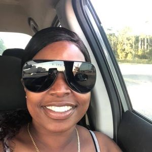 Meet your Posher, Desiree